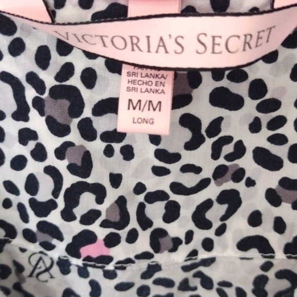 Victoria's Secret Pajama Top size Medium Animal print - Picture 4 of 8